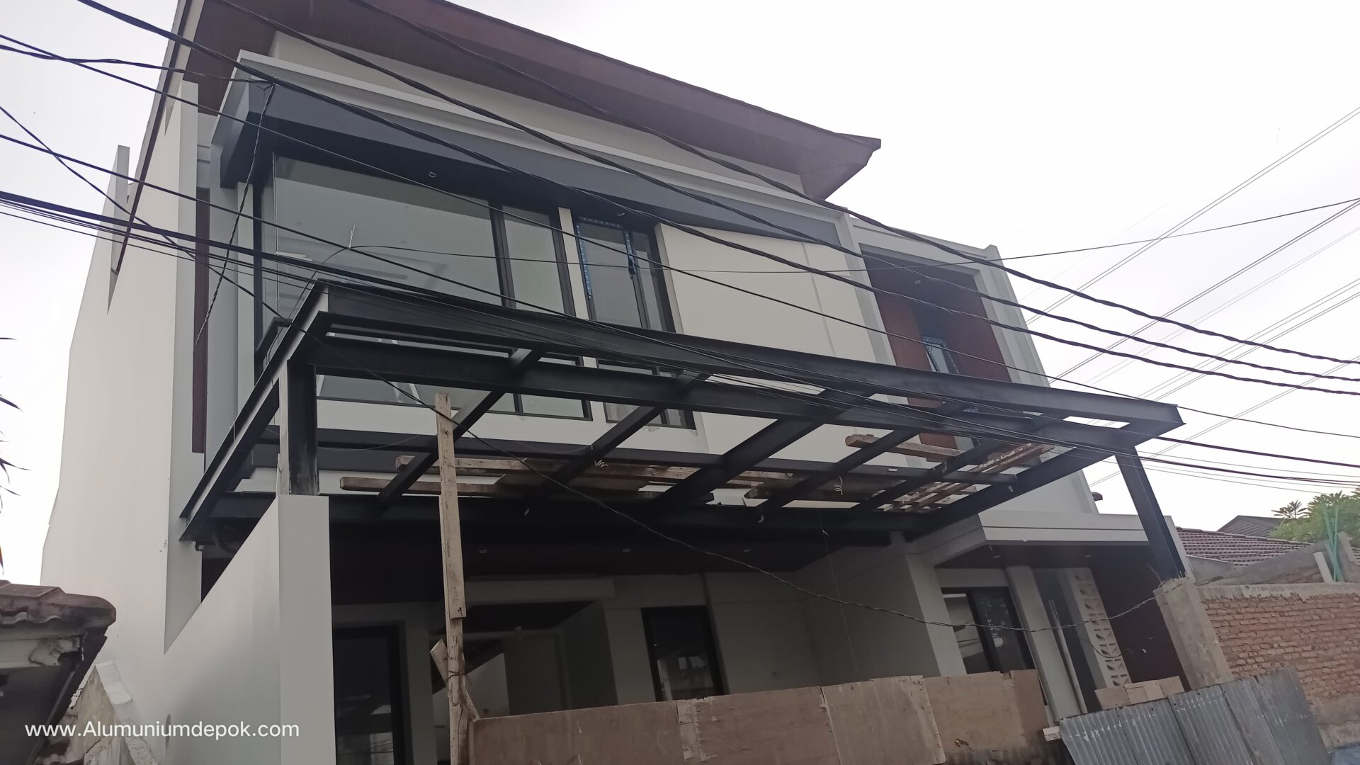 Read more about the article Kusen Aluminium: Si Rangka Ringan yang Bikin Pintu dan Jendela Nggak Drama